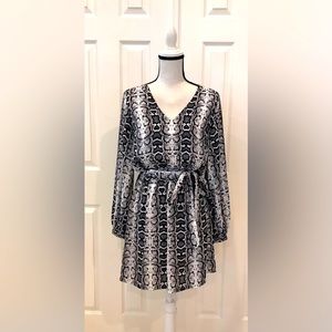Express- Black/White Snake Print Long Sleeve Dress size: Small NWT